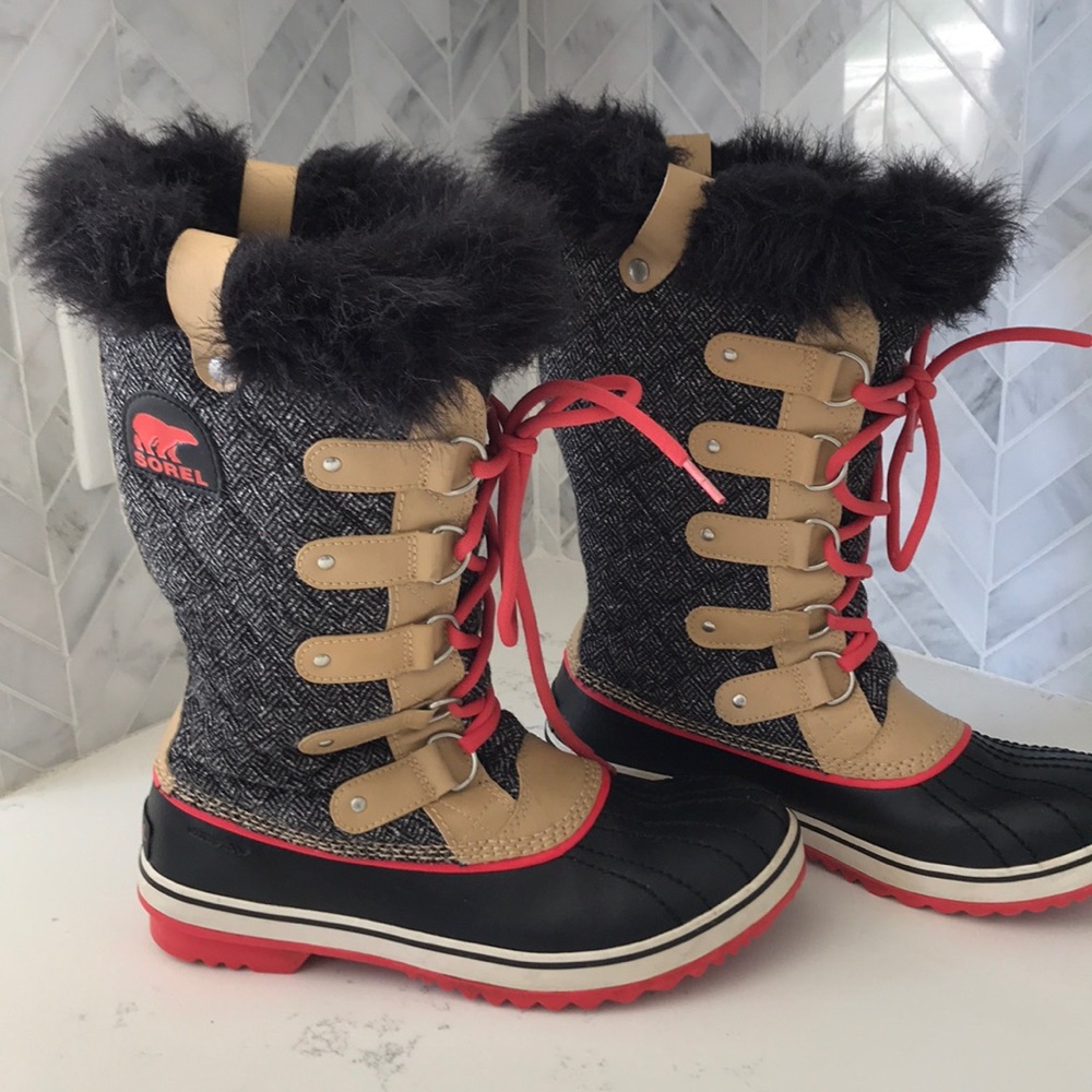 Super cute Sorel winter boots.